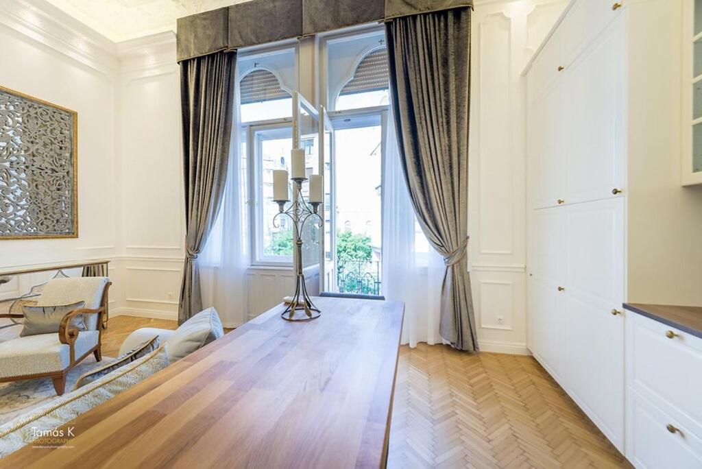 Apartamento Bpr The Golden Astoria With Balcony And A/C Budapest Exterior foto